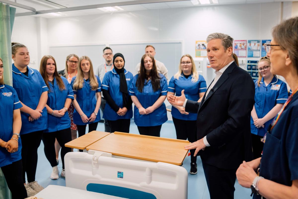 Labour leader Kier Starmer speaking to NHS staff